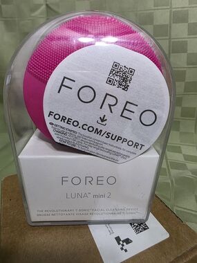 FOREO LUNA mini 2 Facial Cleansing Device - Pink